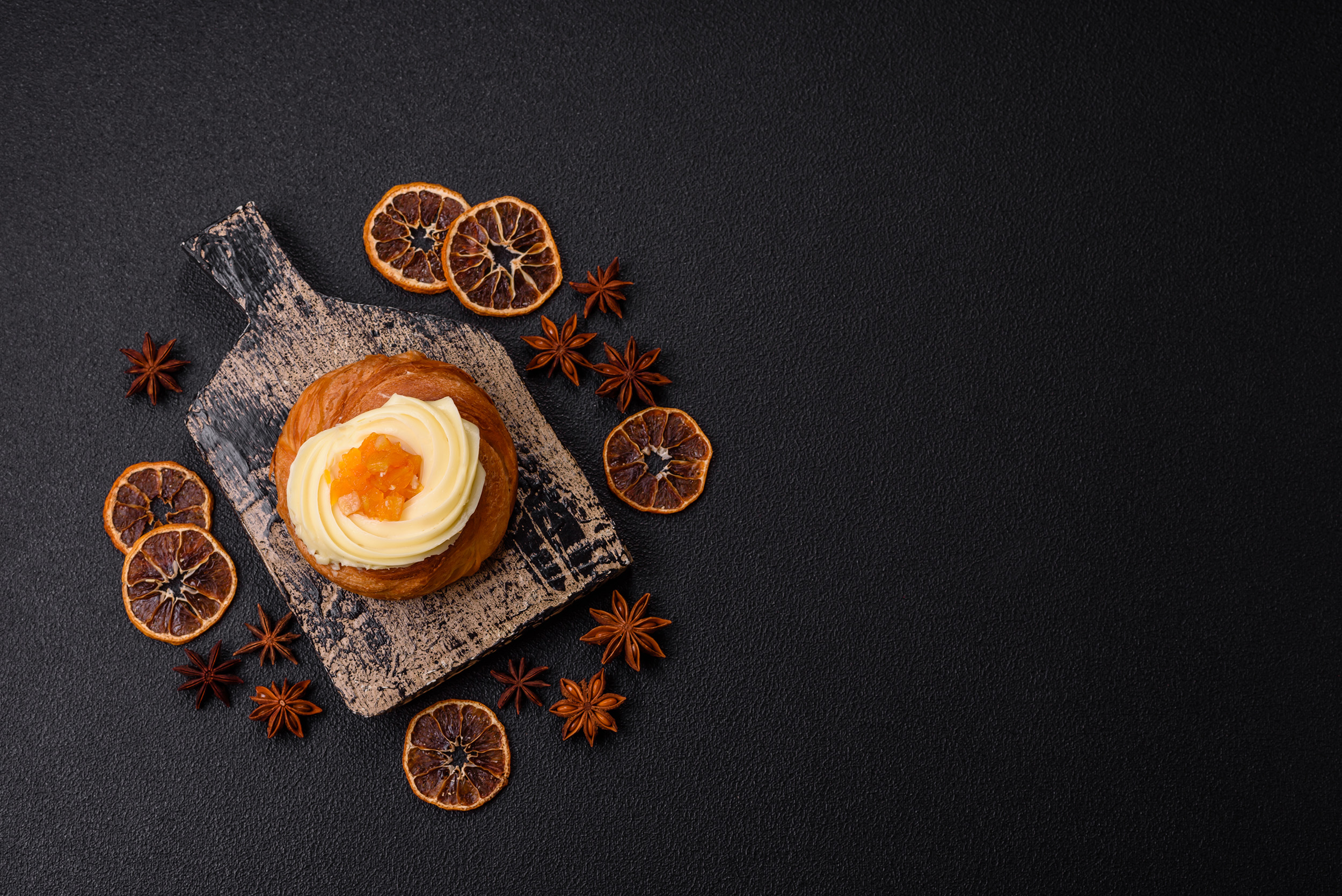 Fourniture et livraison d'alcools et fruits à liqueur pour les pâtisseries